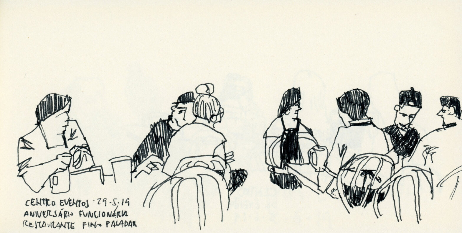 Desenho horizontal com várias pessoas sentadas em duas mesas