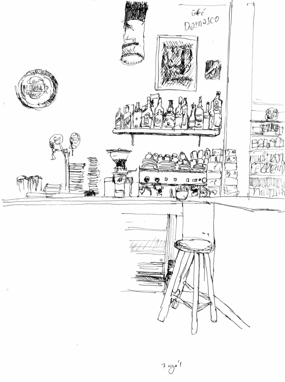 Desenho a traço mostrando outro ponto do balcão com banco em primeiro plano e ao fundo, máquina de café e garrafas de bebidas