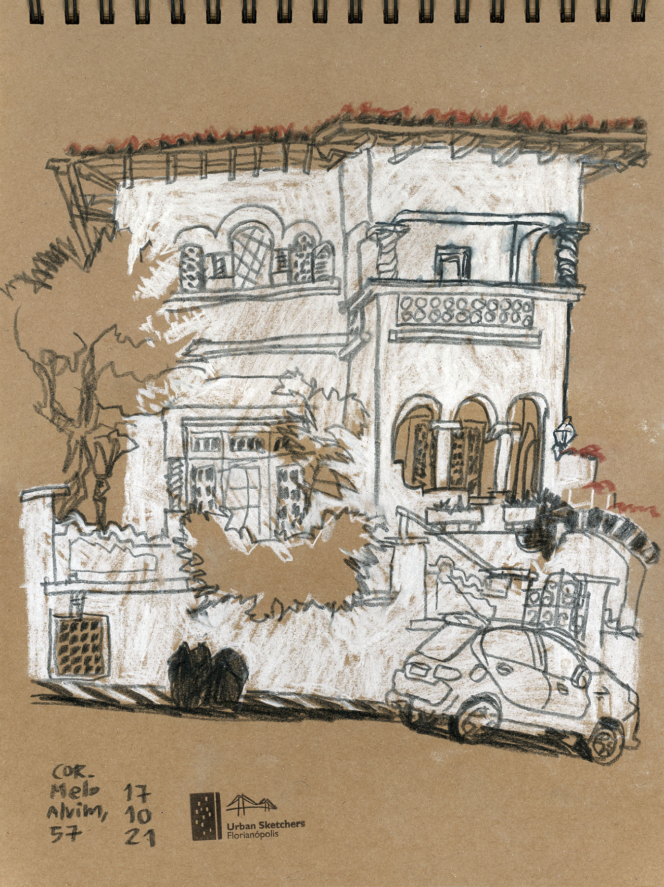 Desenho a traço, em crayon, da fachada de uma casa branca de 2 andares com sacada.