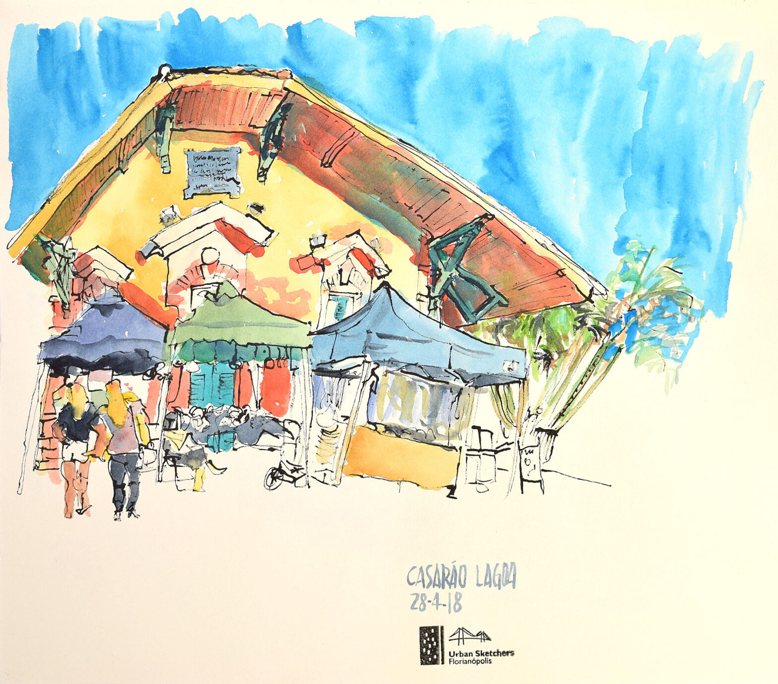 Desenho em nanquim colorido com aquarela mostrando a fachada de trás do Casarão da Lagoa, com ênfase na estrutura do telhado e no céu azul ao fundo. Em primeiro plano, barracas de artesãos