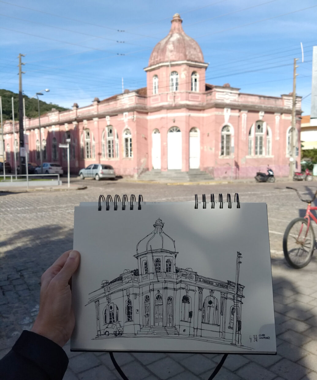 Foto do Clube Lagunense com o desenho em primeiro plano
