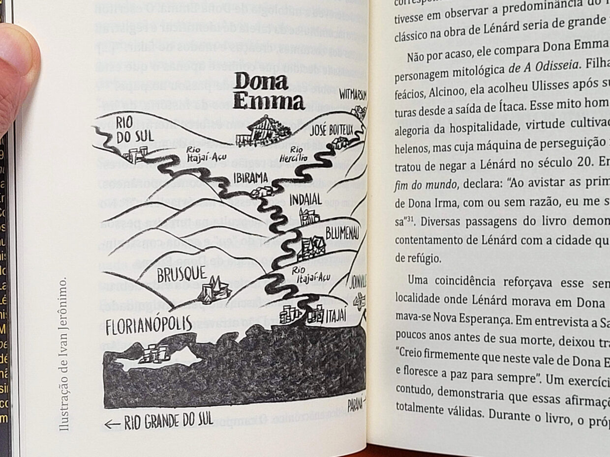 Livro aberto com mapa mostrando Dona Emma e outras cidades de SC