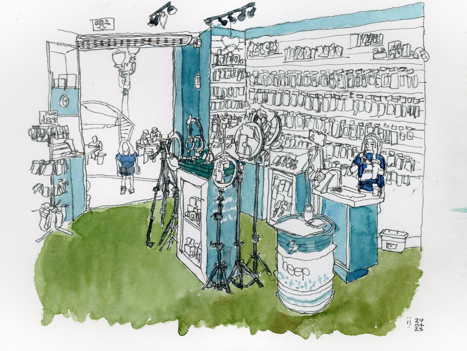 Desenho a traço com detalhes em aquarela mostrando o interior de uma loja de acessórios de celulares abarrotada de produtos