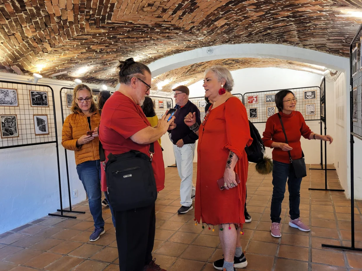 Artistas na exposição “Expressão Gráfica Impressa - Coletiva” em comemoração dos 40 anos das oficinas de arte da FCC - no Museu de Arte de Joinville (MAJ) - Organização: Mestre Bebeto